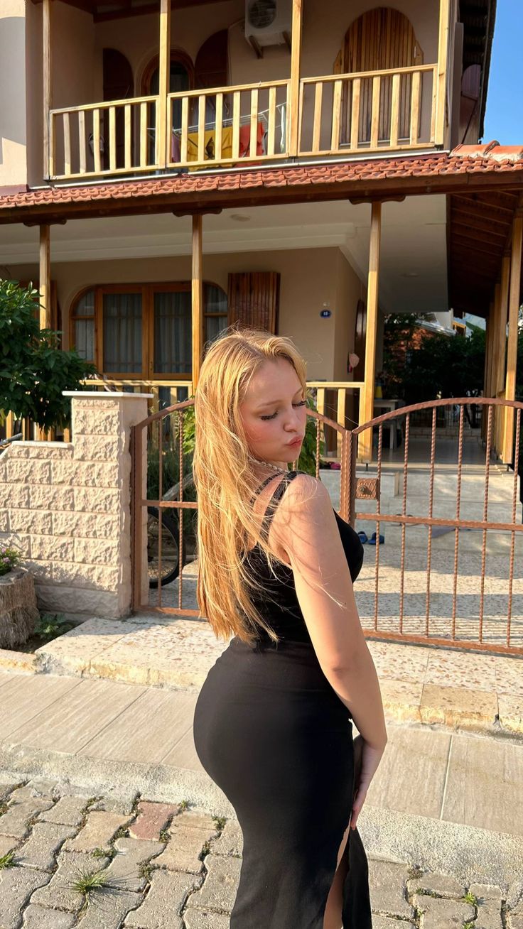 Zeytinburnu Escort | Seçkin ve Hızlı Escort Hizmeti 1 Zeytinburnu sahil ve modern rezidans manzarası