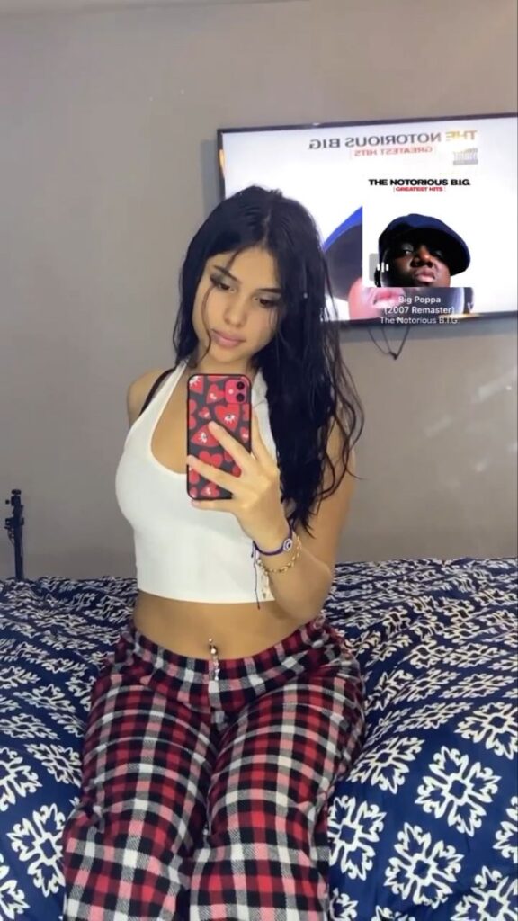 Sisli Escort Oznur Olgun Zarafet ve Derin Anal Yeteneklerle Fantezi Dolu Deneyimler Sunan 2